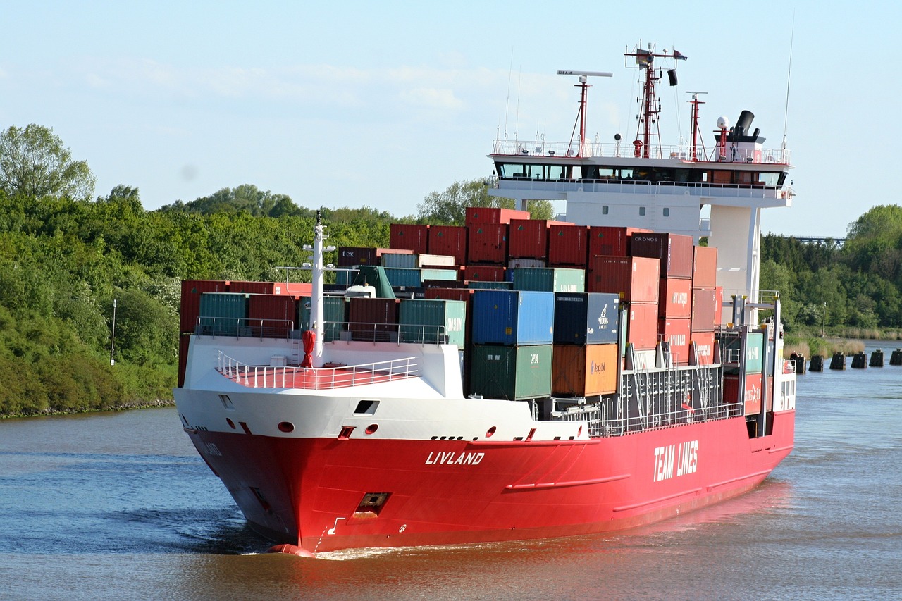 container, ship, boat-2437287.jpg